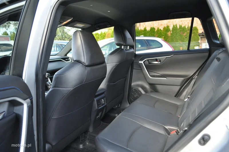 Toyota RAV 4 XA50 37