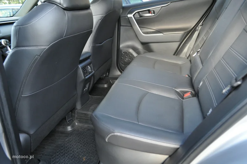 Toyota RAV 4 XA50 38