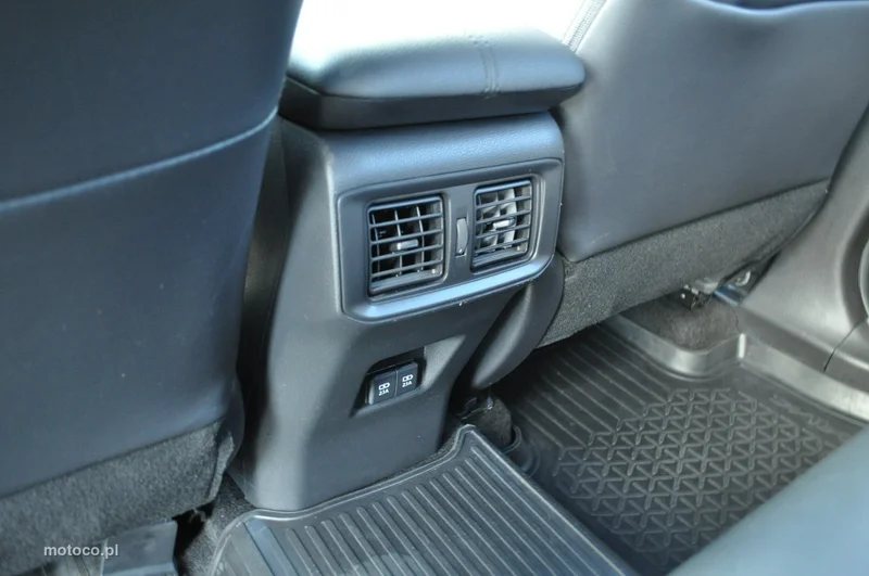 Toyota RAV 4 XA50 39