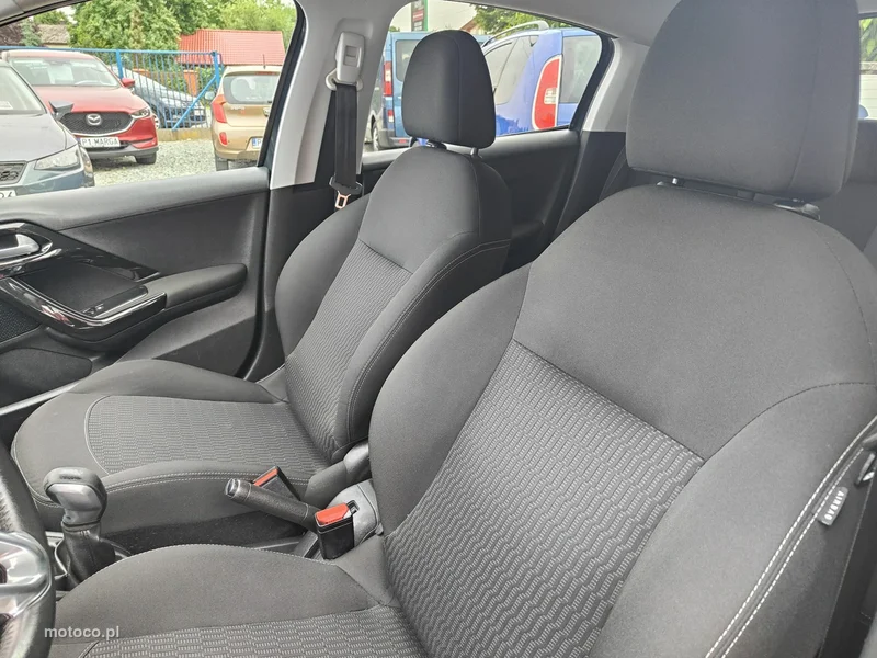 Peugeot 208 12