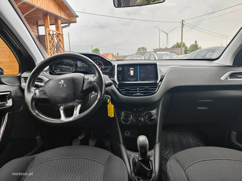 Peugeot 208 13