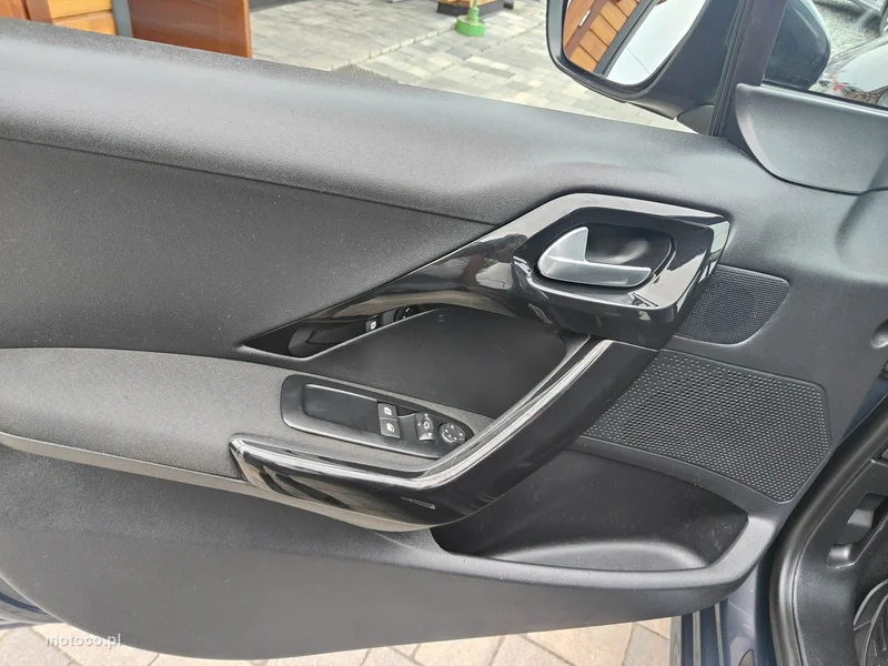 Peugeot 208 16
