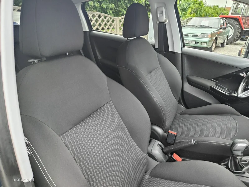 Peugeot 208 18