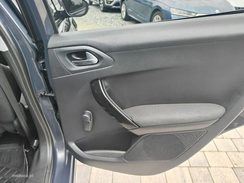 Peugeot 208 23