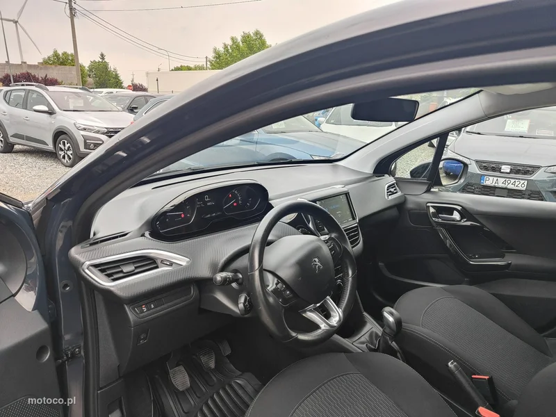 Peugeot 208 9