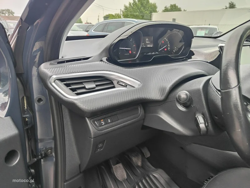 Peugeot 208 10