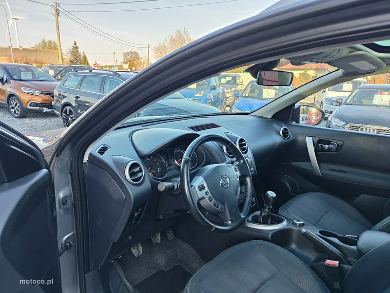 Nissan Qashqai+2 10