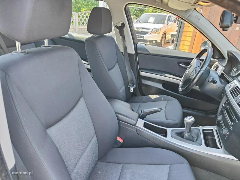 BMW Seria 3 E90 318 17