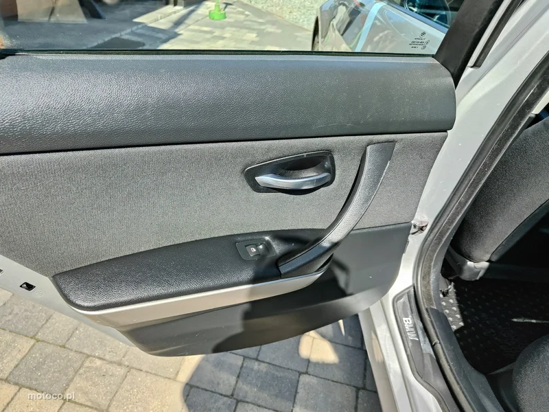 BMW Seria 3 E90 318 25