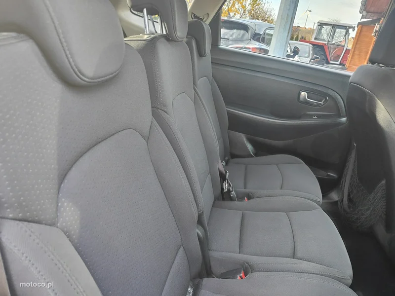 Kia Carens 24