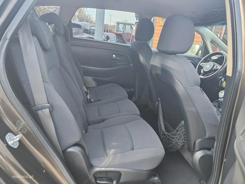 Kia Carens 25