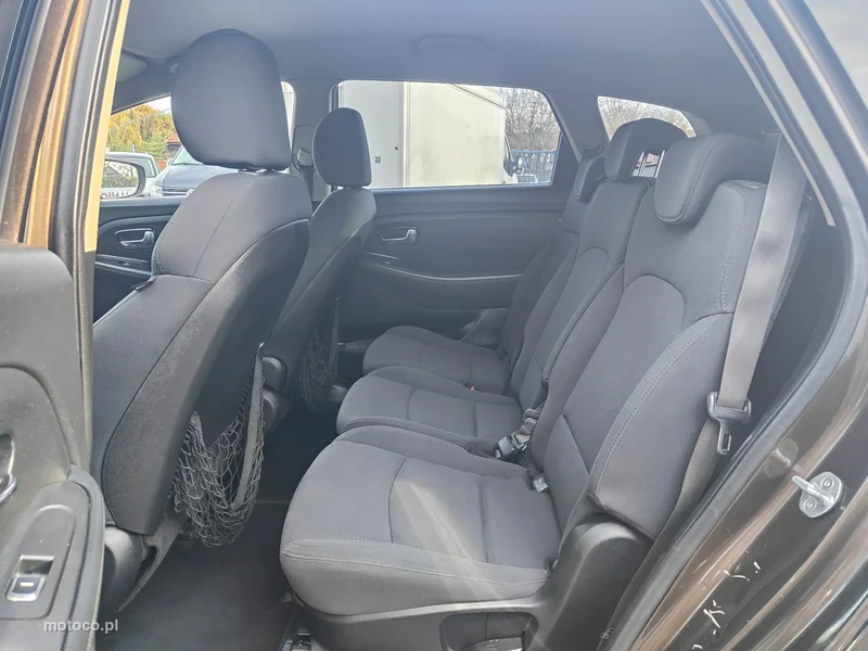 Kia Carens 29