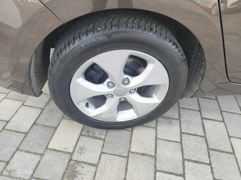 Kia Carens 33