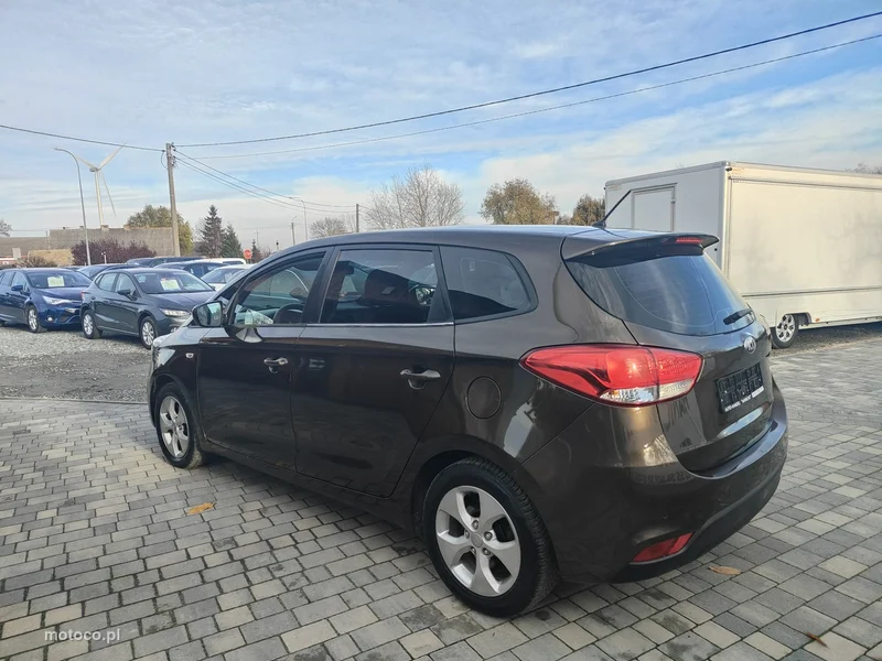 Kia Carens 5