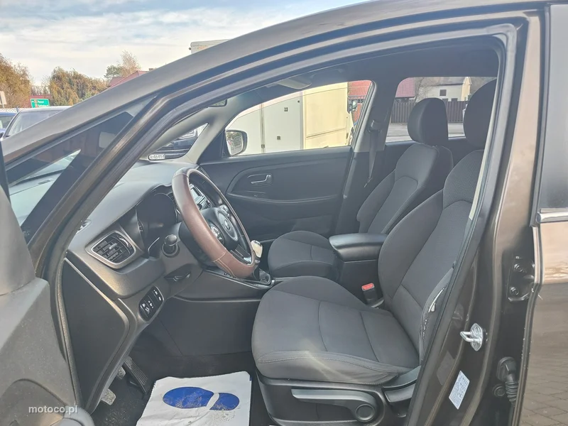 Kia Carens 9