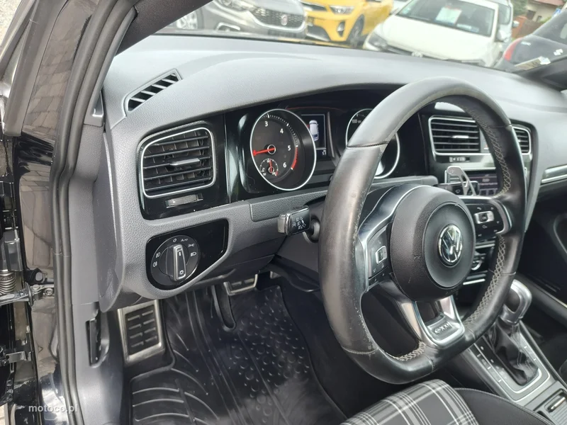 Volkswagen Golf VII 12