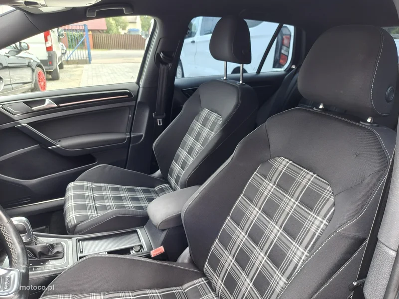 Volkswagen Golf VII 15