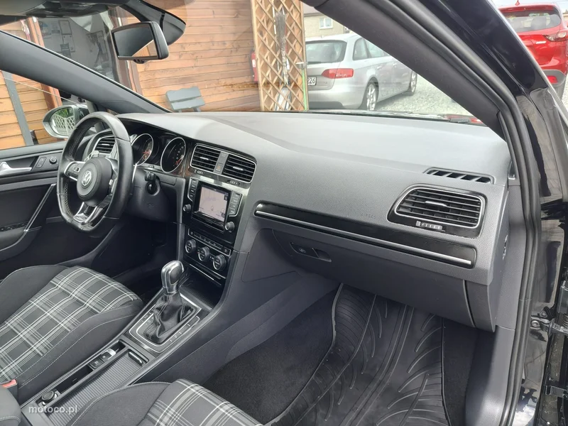 Volkswagen Golf VII 23
