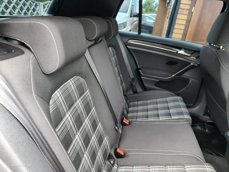 Volkswagen Golf VII 25