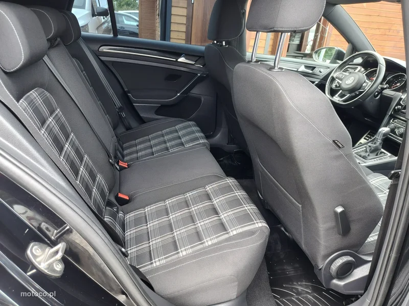 Volkswagen Golf VII 26