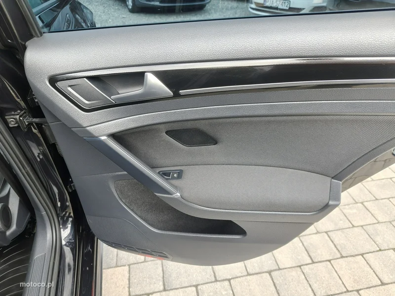Volkswagen Golf VII 27