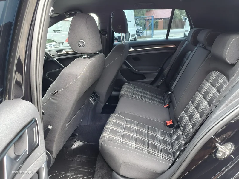 Volkswagen Golf VII 29