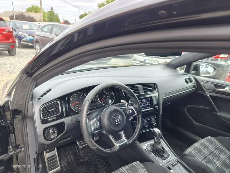 Volkswagen Golf VII 10