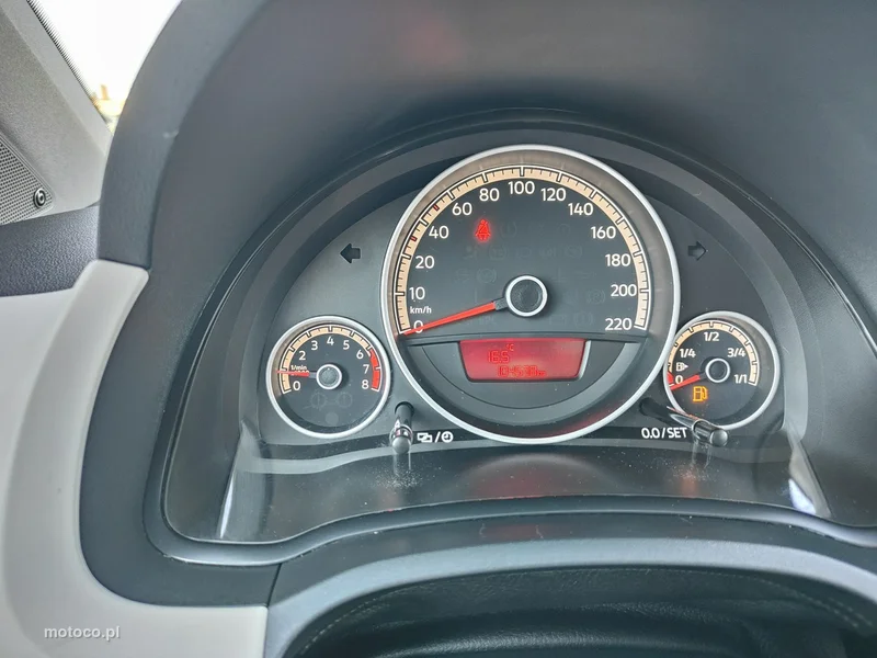 Volkswagen up! 8