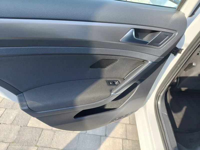 Volkswagen Golf VII 28