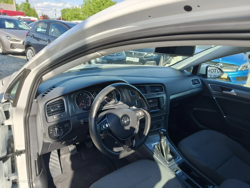 Volkswagen Golf VII 8