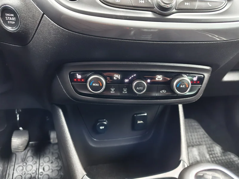 Opel Crossland I 13
