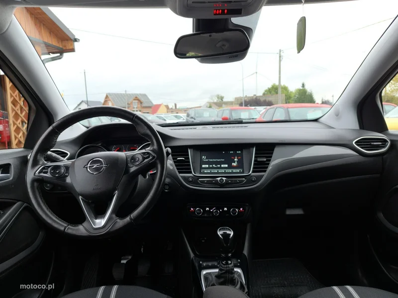 Opel Crossland I 17
