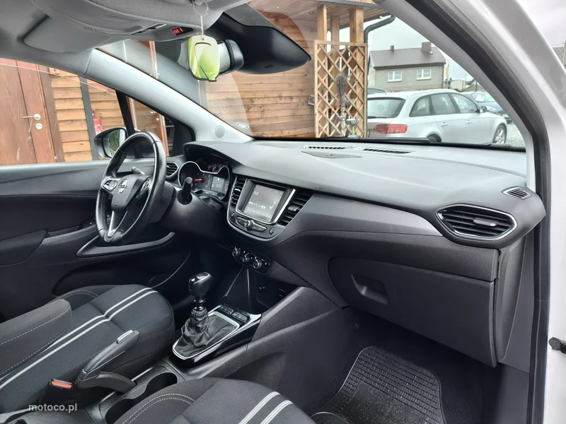 Opel Crossland I 22