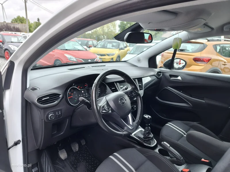 Opel Crossland I 10