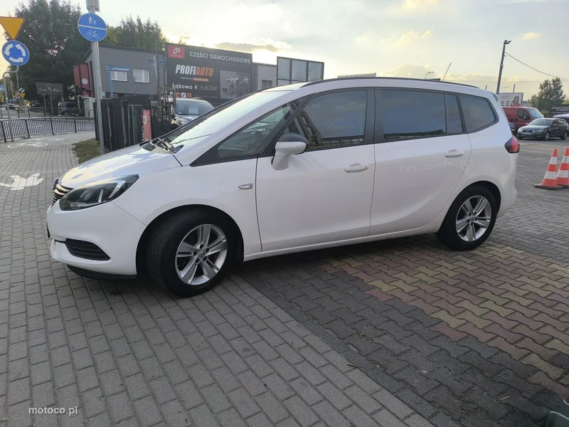 Opel Zafira 9