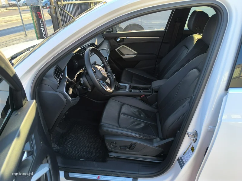 Audi Q3 F3 23