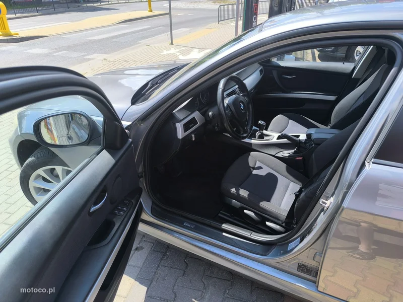 BMW Seria 3 E90 318 13