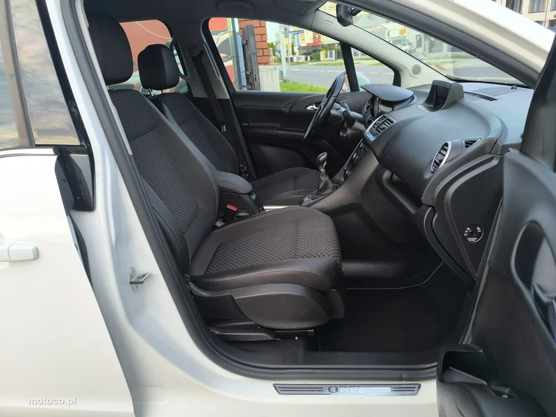 Opel Meriva B 23
