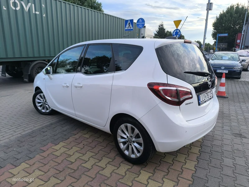Opel Meriva B 8