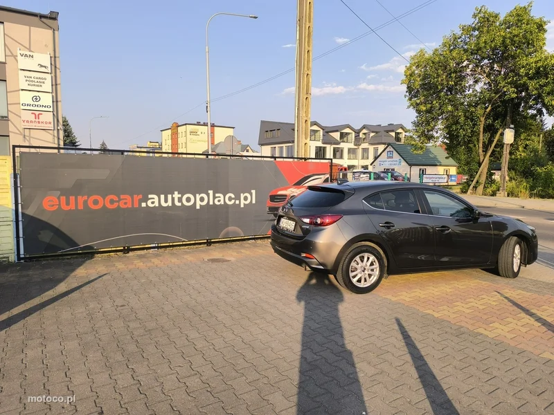 Mazda 3 4