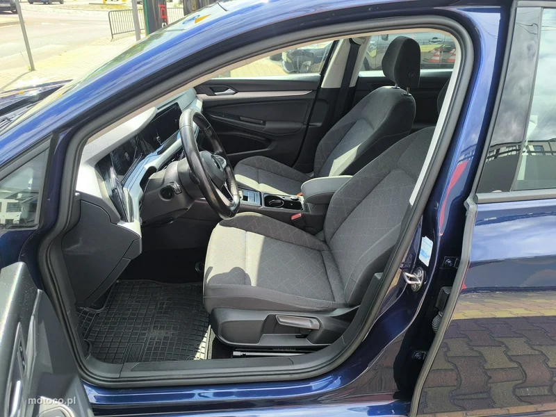 Volkswagen Golf VIII 21