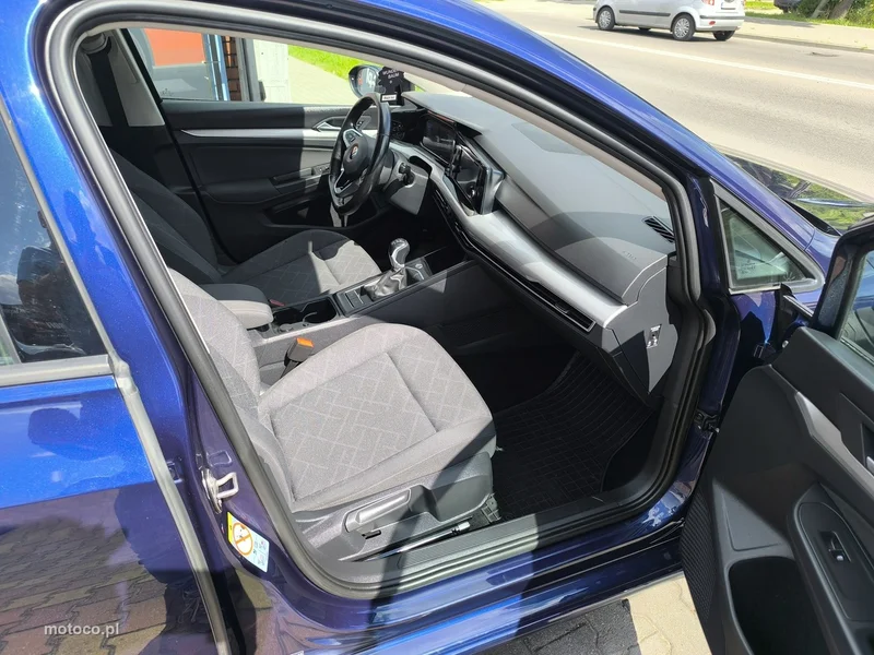 Volkswagen Golf VIII 27