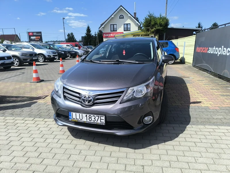 Toyota Avensis T27 11