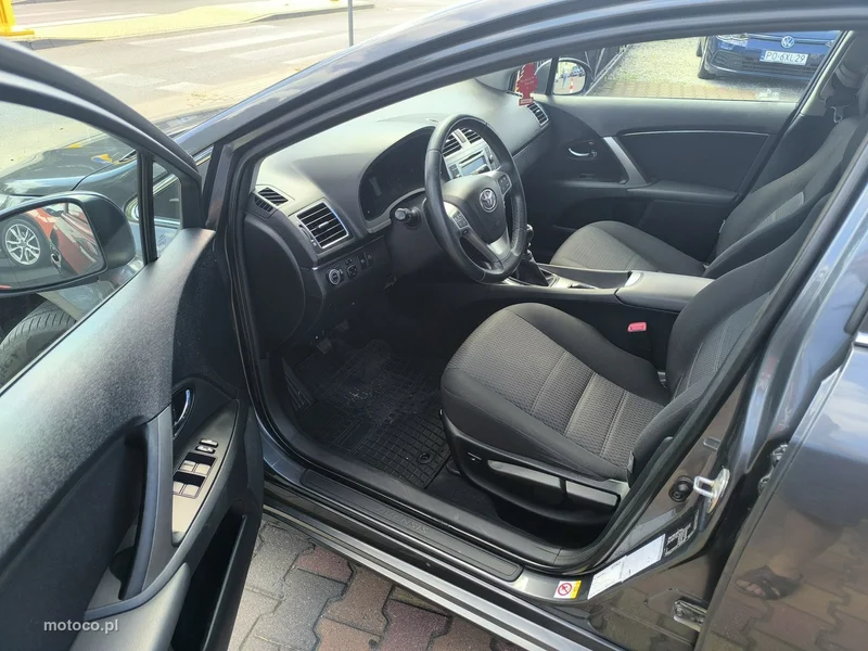 Toyota Avensis T27 13