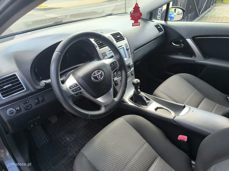 Toyota Avensis T27 14