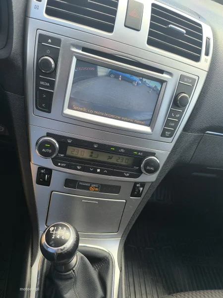 Toyota Avensis T27 16