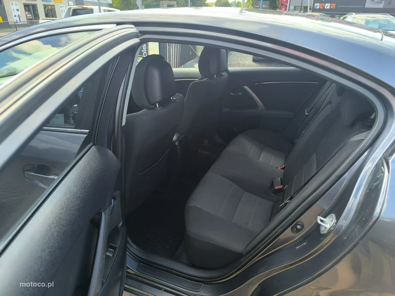 Toyota Avensis T27 18
