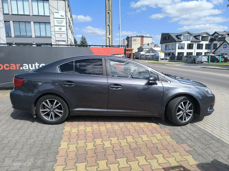 Toyota Avensis T27 3