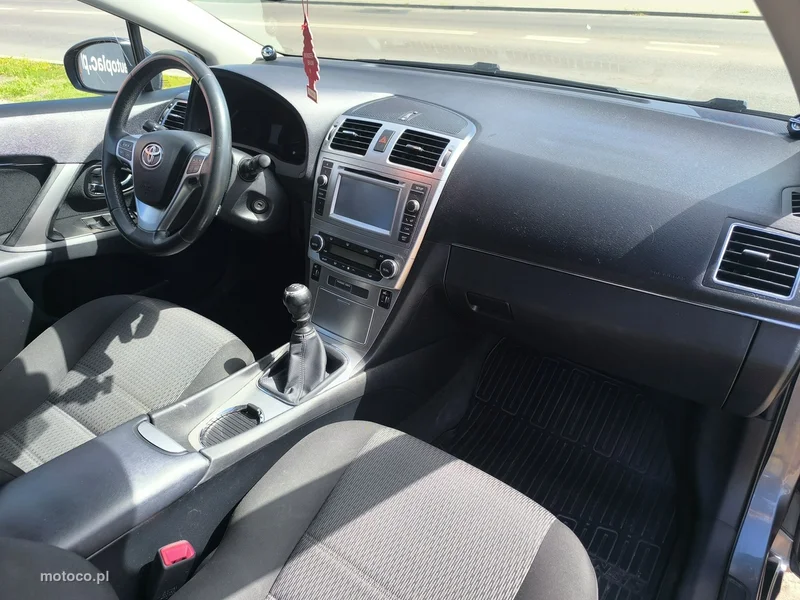 Toyota Avensis T27 21