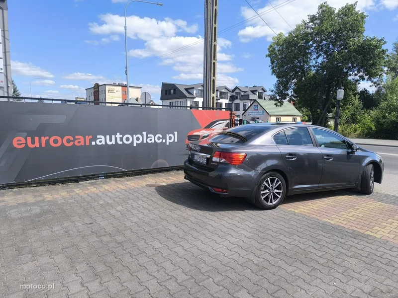 Toyota Avensis T27 4